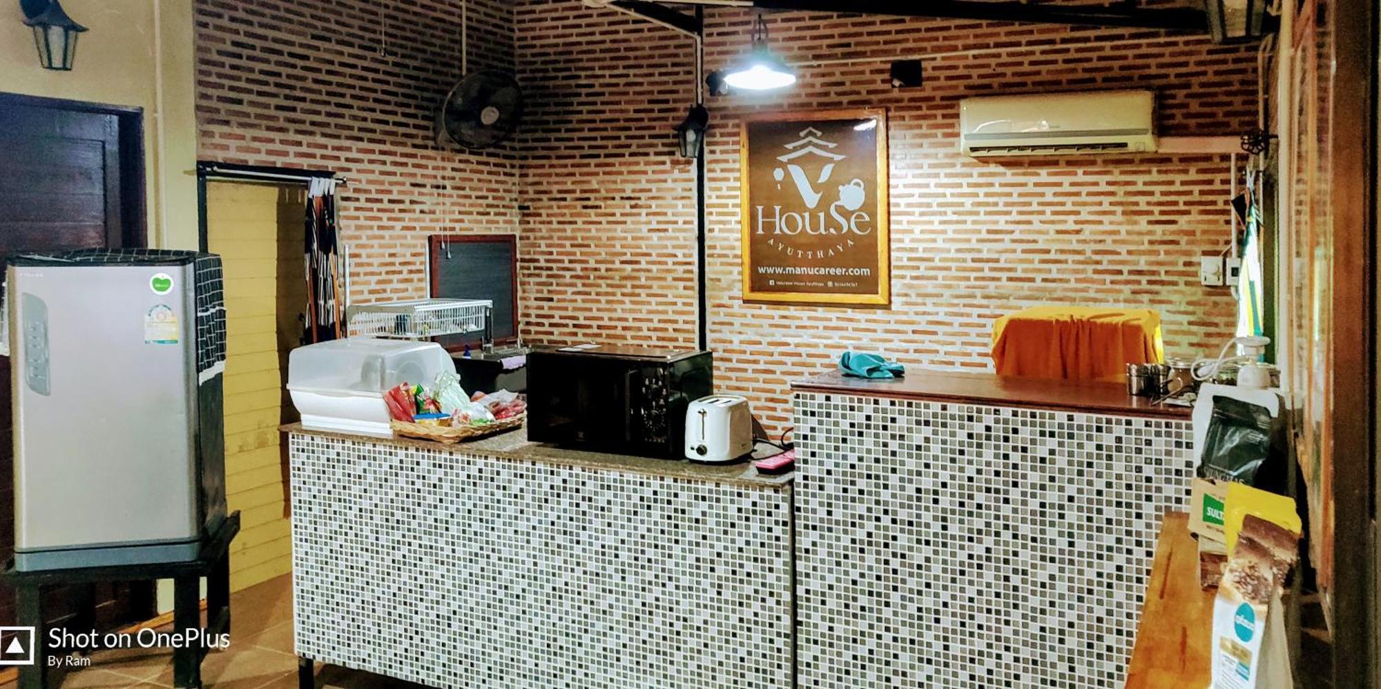 Manu V House Hotell Phra Nakhon Si Ayutthaya Exteriör bild